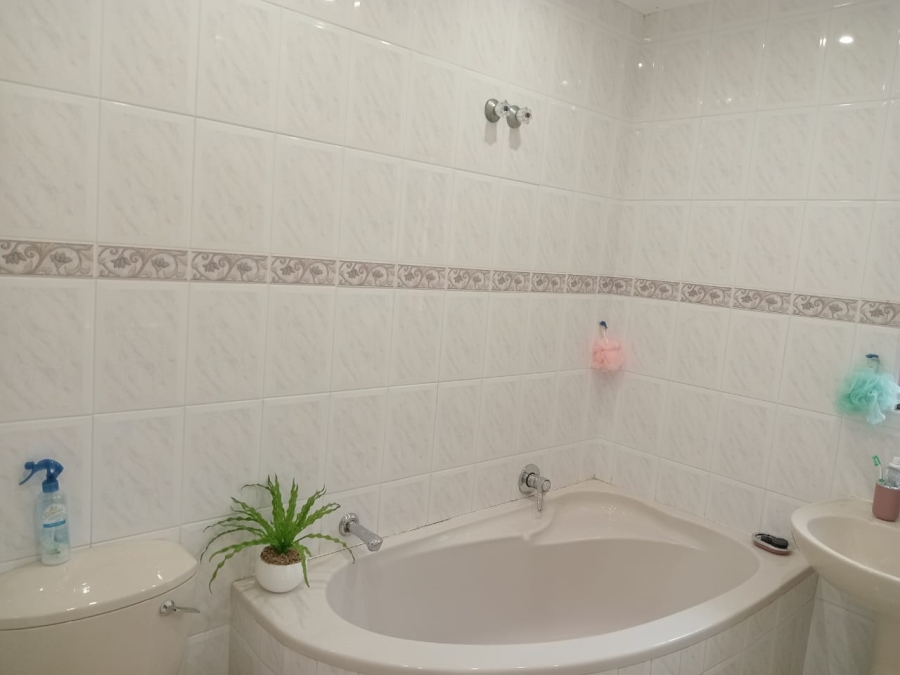 3 Bedroom Property for Sale in Uvongo KwaZulu-Natal