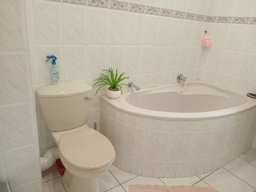 3 Bedroom Property for Sale in Uvongo KwaZulu-Natal