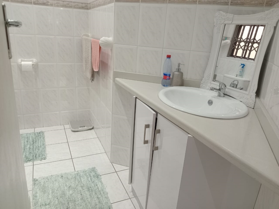 3 Bedroom Property for Sale in Uvongo KwaZulu-Natal