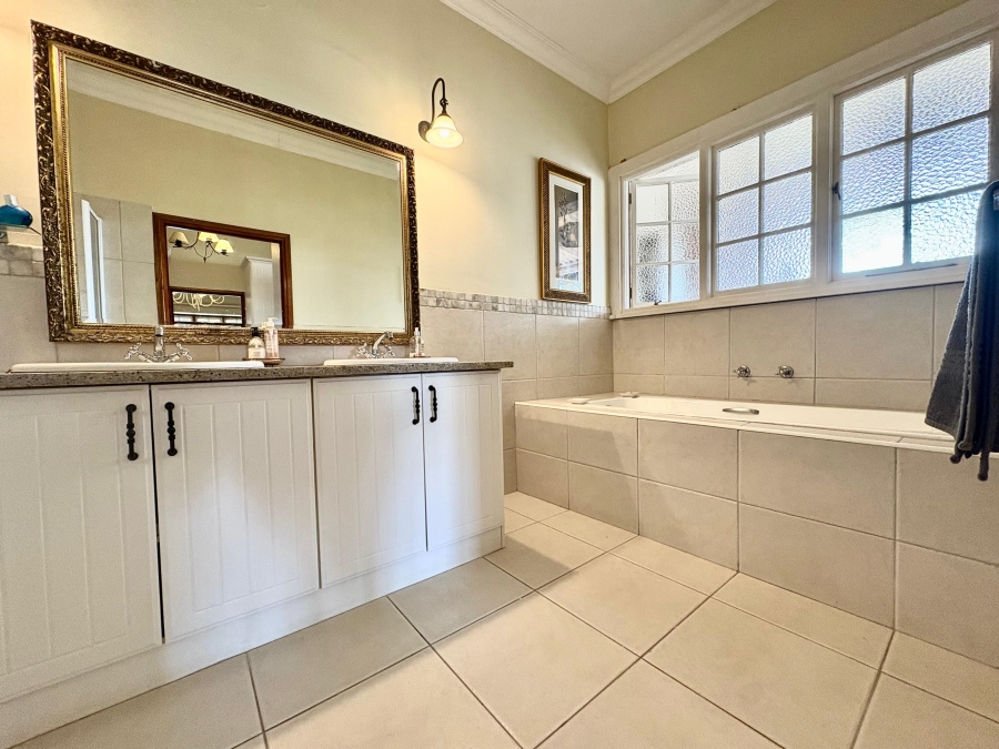 5 Bedroom Property for Sale in Ballito Central KwaZulu-Natal