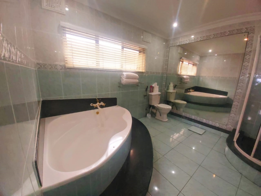5 Bedroom Property for Sale in Treasure Beach KwaZulu-Natal
