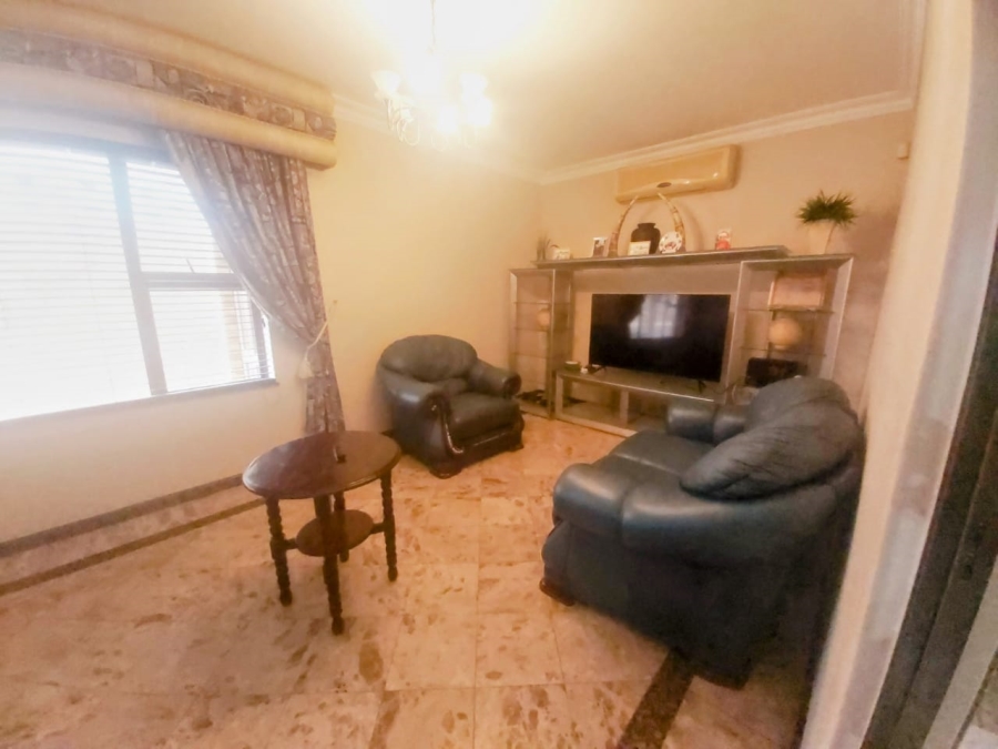 5 Bedroom Property for Sale in Treasure Beach KwaZulu-Natal