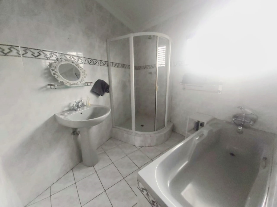 5 Bedroom Property for Sale in Treasure Beach KwaZulu-Natal