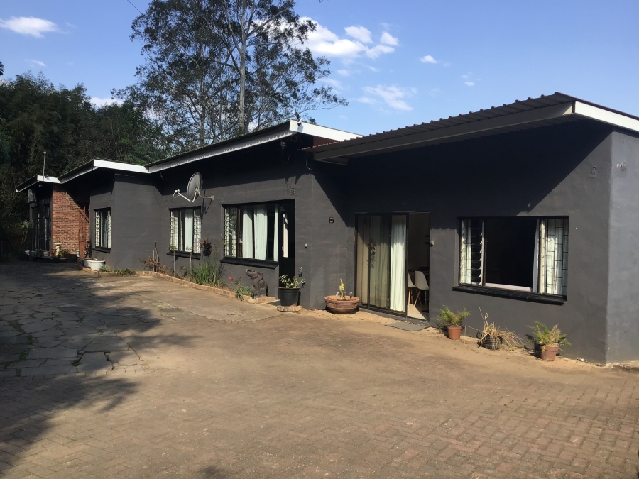5 Bedroom Property for Sale in Clarendon KwaZulu-Natal