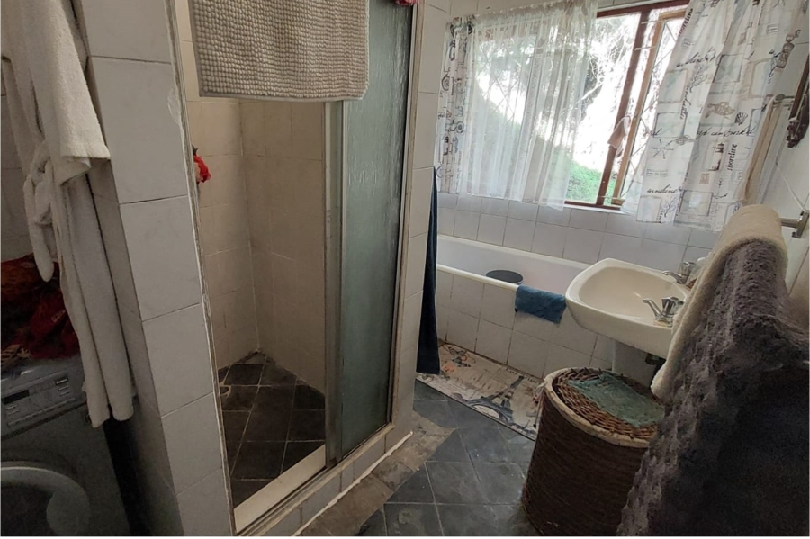 To Let 3 Bedroom Property for Rent in Umtentweni KwaZulu-Natal