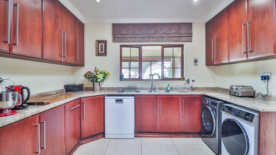 4 Bedroom Property for Sale in Mountain Homes KwaZulu-Natal
