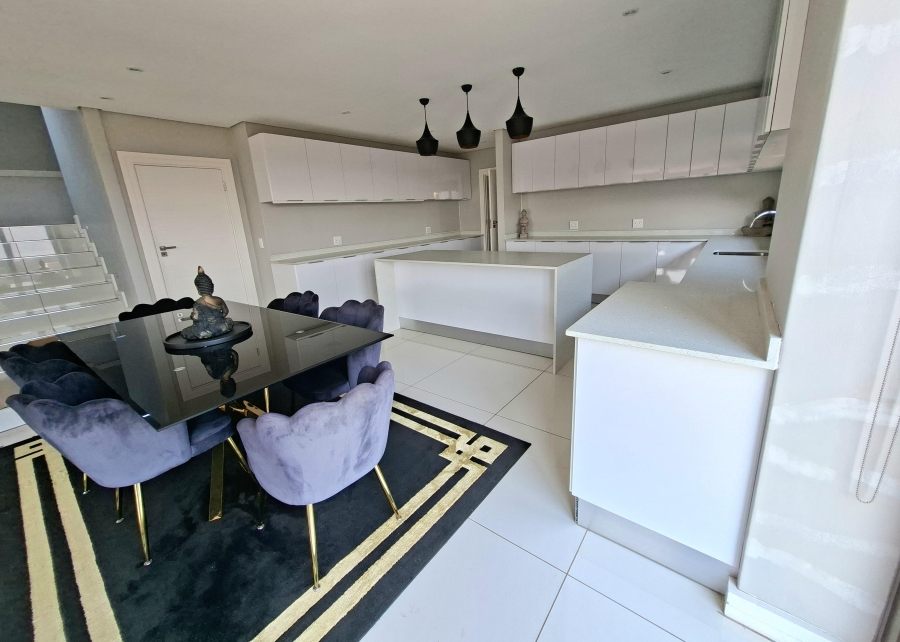 5 Bedroom Property for Sale in Izinga KwaZulu-Natal