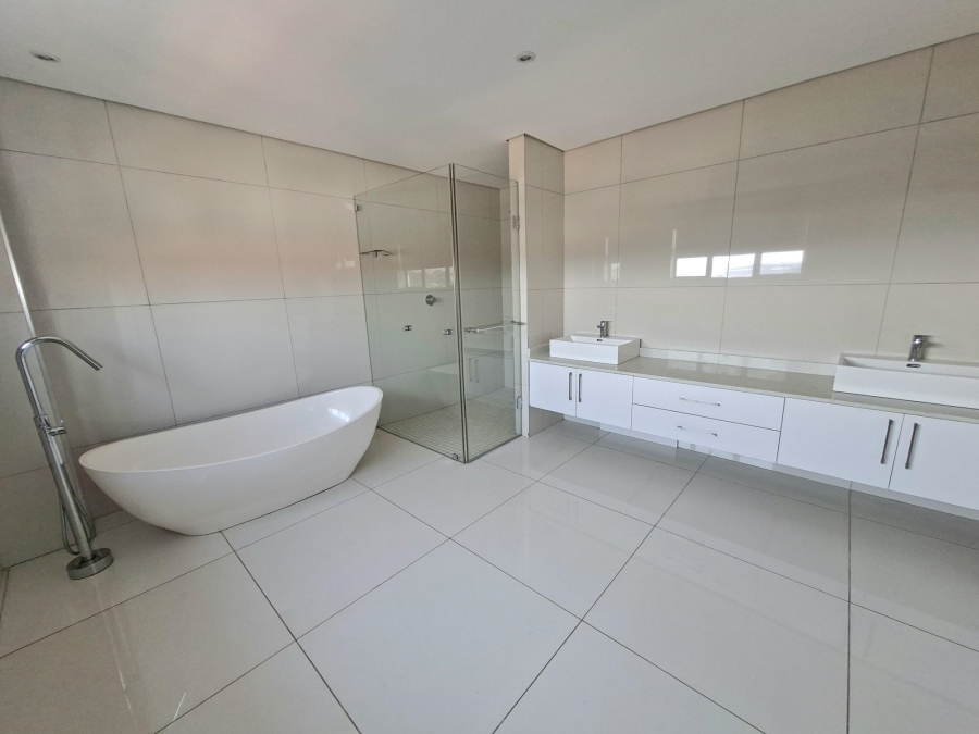 5 Bedroom Property for Sale in Izinga KwaZulu-Natal