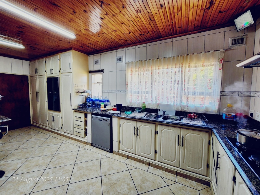7 Bedroom Property for Sale in Hayfields KwaZulu-Natal