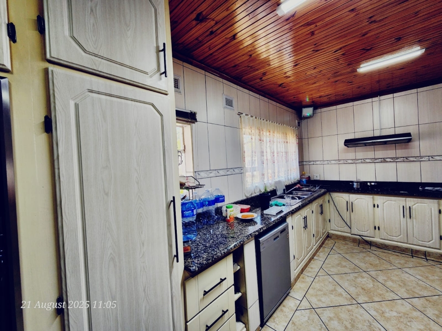 7 Bedroom Property for Sale in Hayfields KwaZulu-Natal