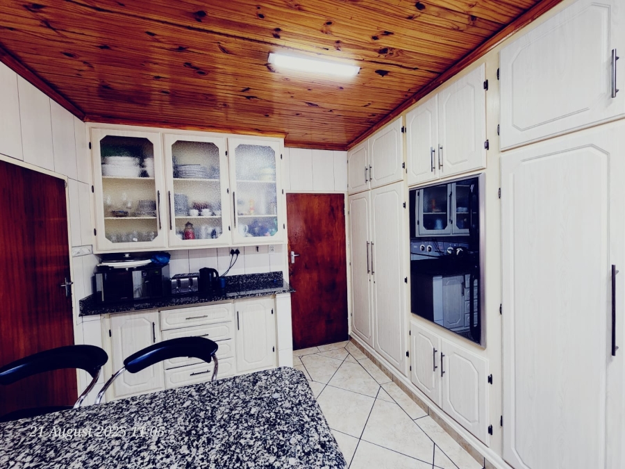 7 Bedroom Property for Sale in Hayfields KwaZulu-Natal
