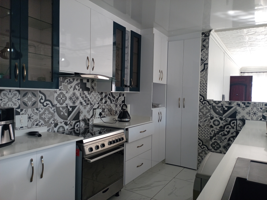 4 Bedroom Property for Sale in Sunset View KwaZulu-Natal