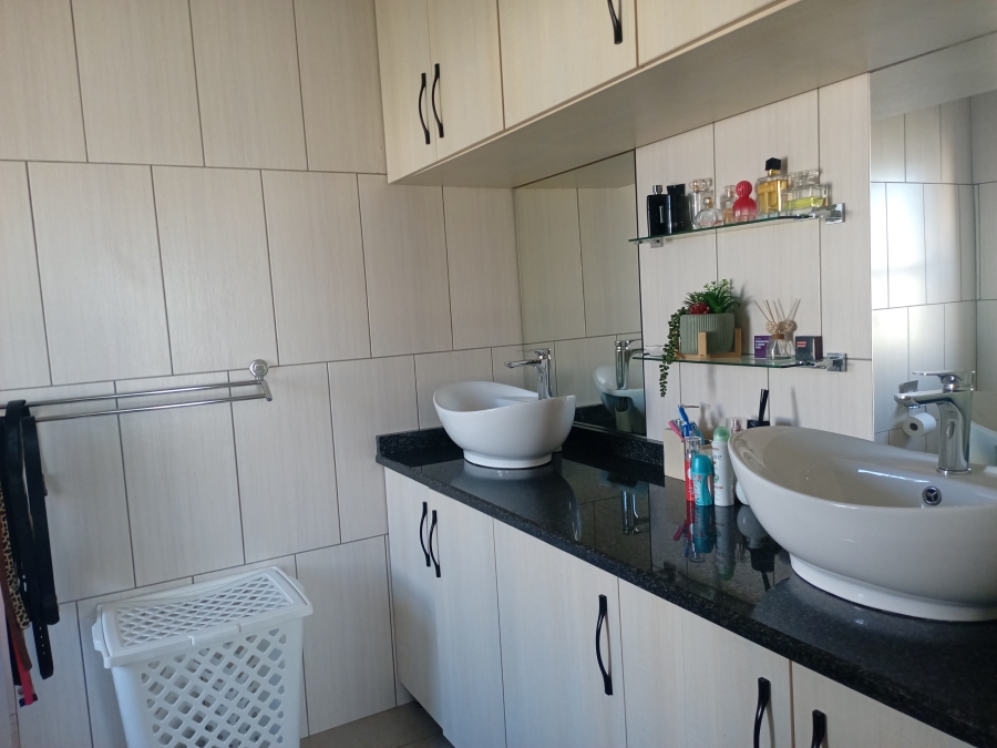 4 Bedroom Property for Sale in Sunset View KwaZulu-Natal