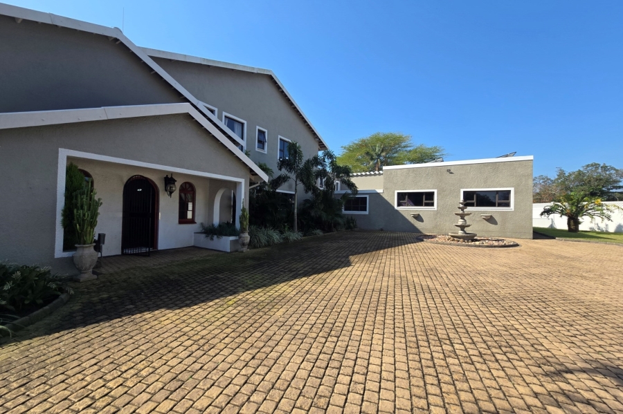 6 Bedroom Property for Sale in Meer En See KwaZulu-Natal