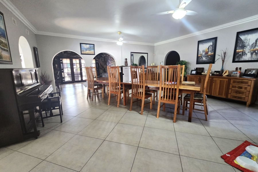 6 Bedroom Property for Sale in Meer En See KwaZulu-Natal