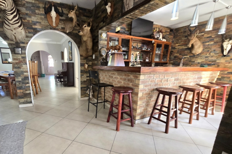 6 Bedroom Property for Sale in Meer En See KwaZulu-Natal