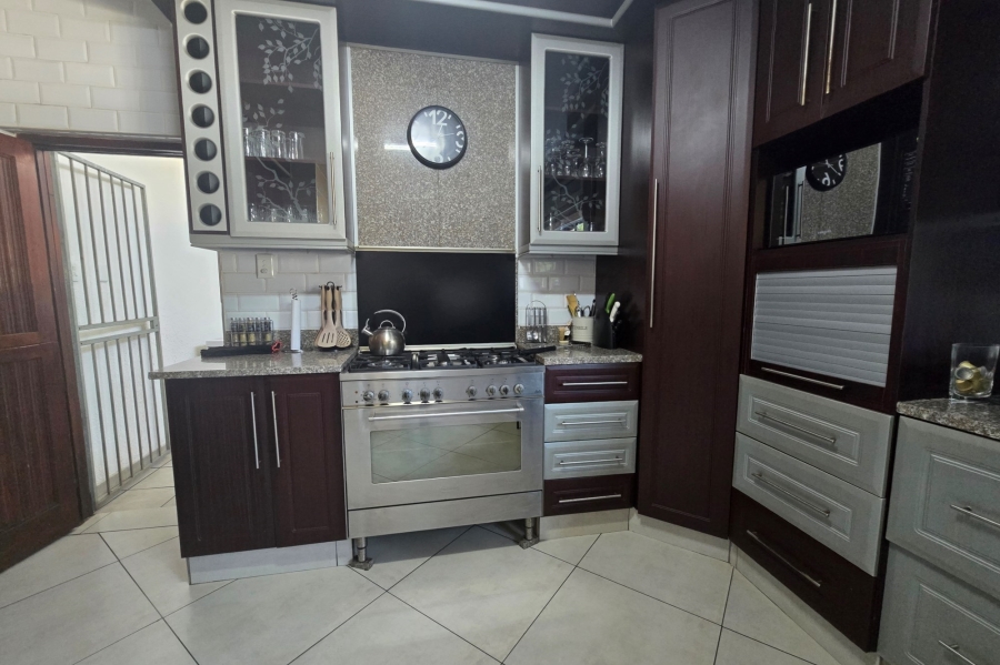6 Bedroom Property for Sale in Meer En See KwaZulu-Natal