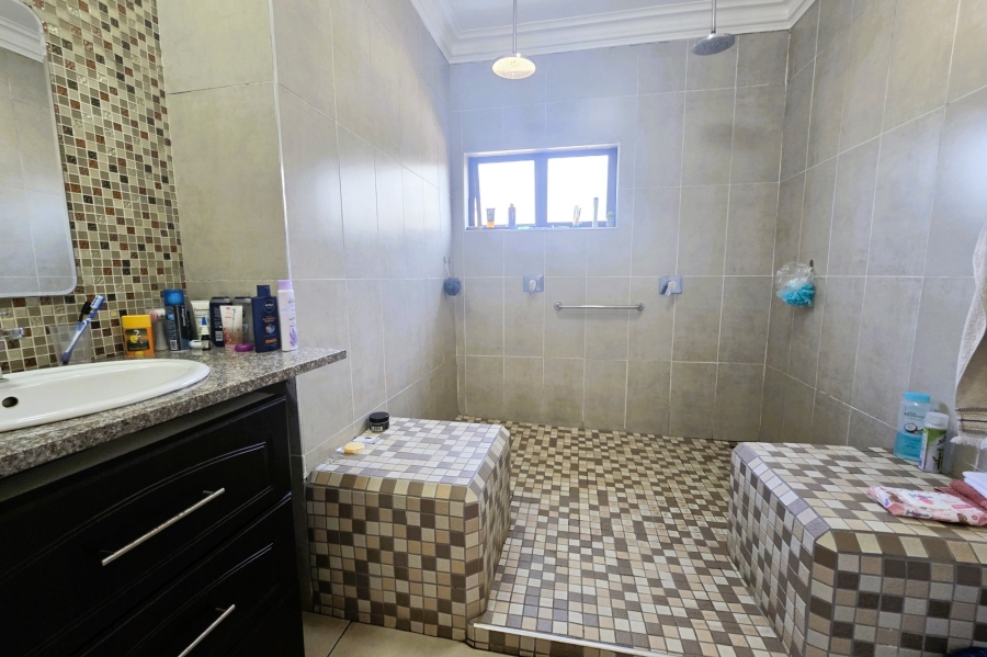 6 Bedroom Property for Sale in Meer En See KwaZulu-Natal