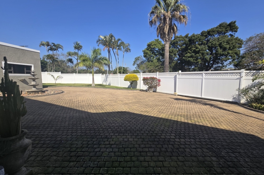 6 Bedroom Property for Sale in Meer En See KwaZulu-Natal