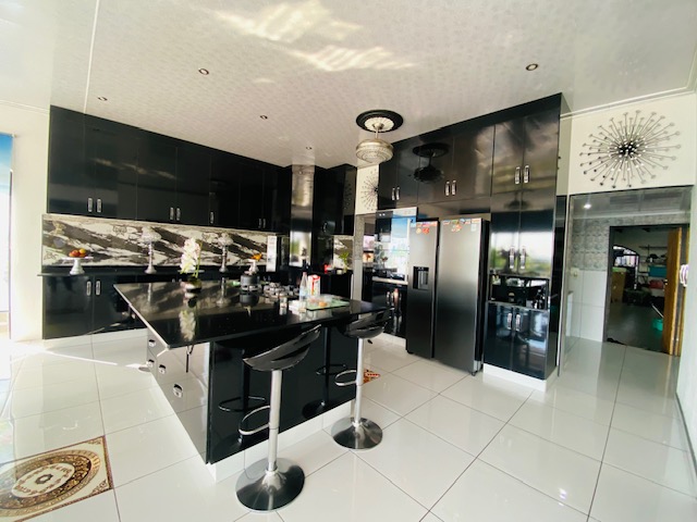 4 Bedroom Property for Sale in Meer En See KwaZulu-Natal