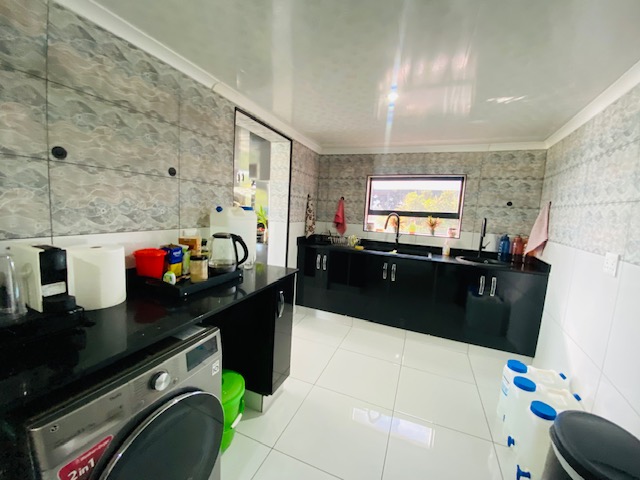 4 Bedroom Property for Sale in Meer En See KwaZulu-Natal