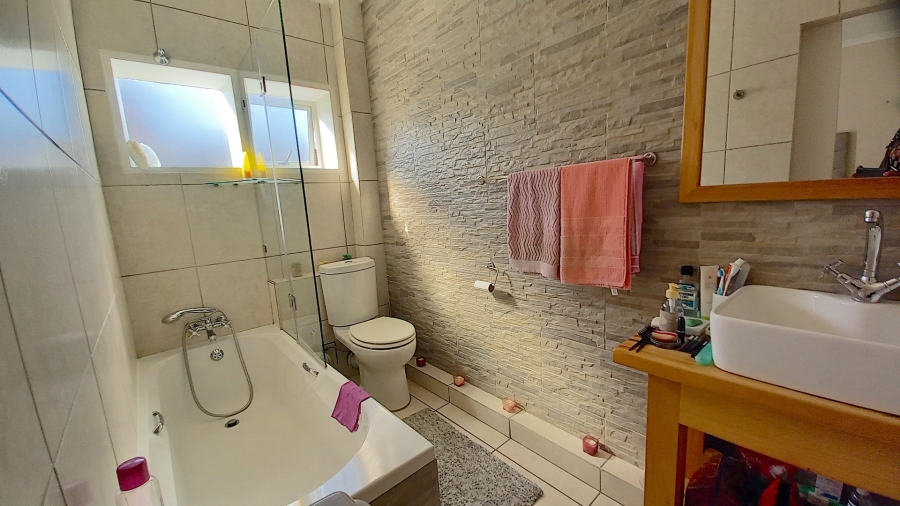 To Let 2 Bedroom Property for Rent in Essenwood KwaZulu-Natal