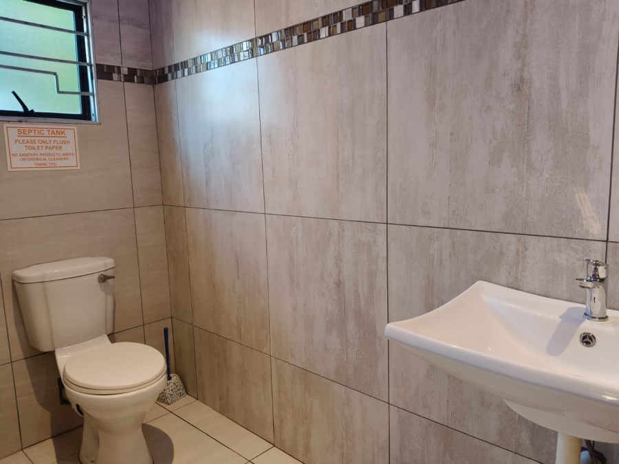 To Let 2 Bedroom Property for Rent in Umtentweni KwaZulu-Natal