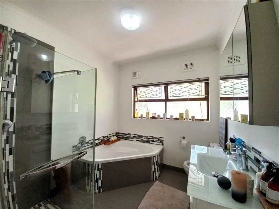 5 Bedroom Property for Sale in Umtentweni KwaZulu-Natal