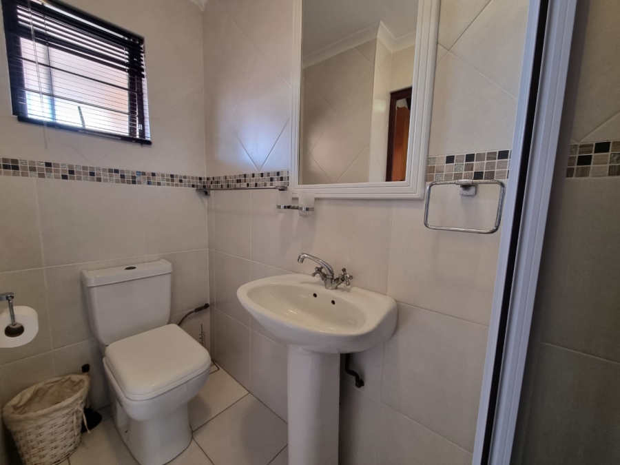1 Bedroom Property for Sale in Uvongo Beach KwaZulu-Natal