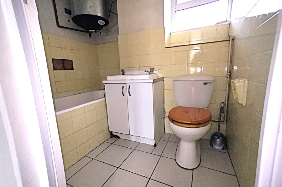 1 Bedroom Property for Sale in Essenwood KwaZulu-Natal
