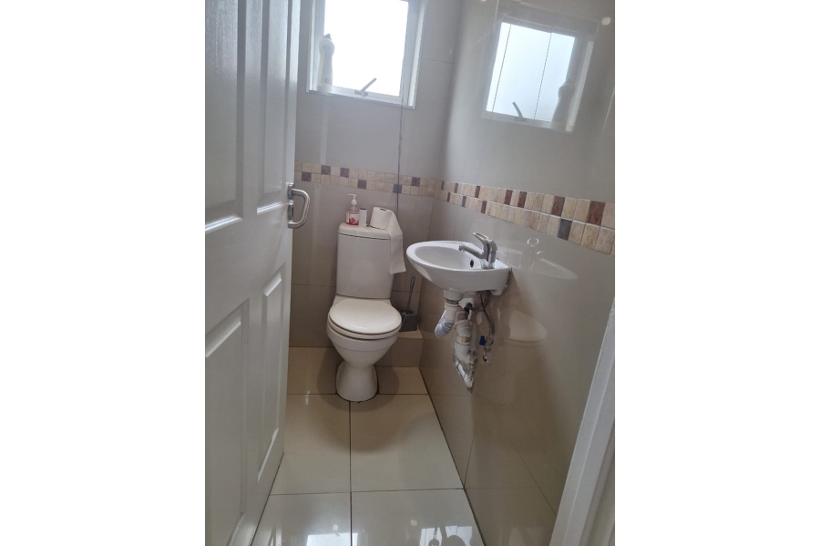 2 Bedroom Property for Sale in Essenwood KwaZulu-Natal
