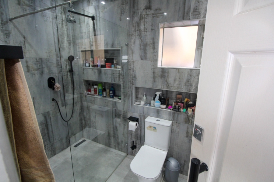 2 Bedroom Property for Sale in Brighton Beach KwaZulu-Natal