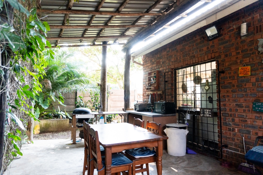 6 Bedroom Property for Sale in Tugela Mouth KwaZulu-Natal