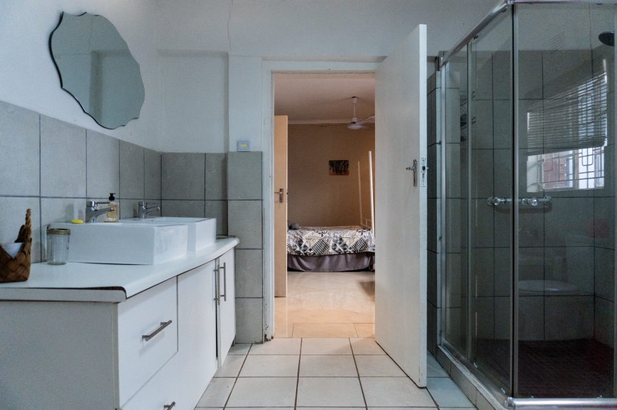 6 Bedroom Property for Sale in Tugela Mouth KwaZulu-Natal