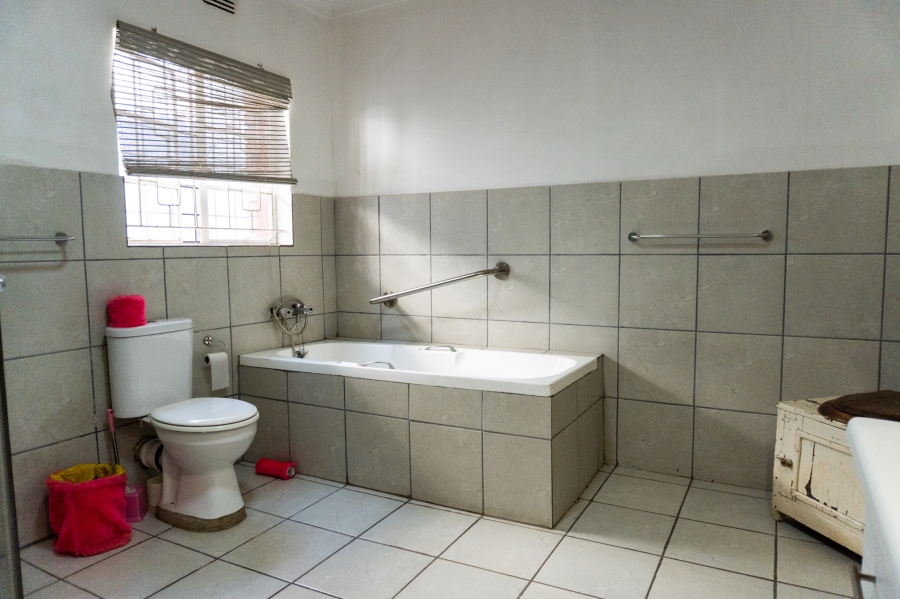 6 Bedroom Property for Sale in Tugela Mouth KwaZulu-Natal