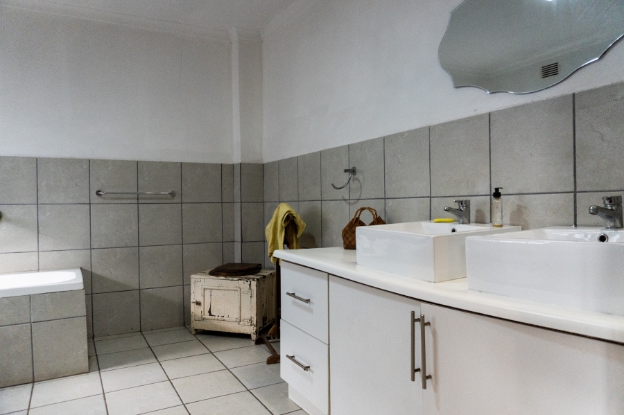 6 Bedroom Property for Sale in Tugela Mouth KwaZulu-Natal