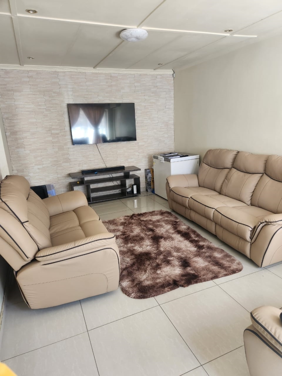 3 Bedroom Property for Sale in Northcroft KwaZulu-Natal