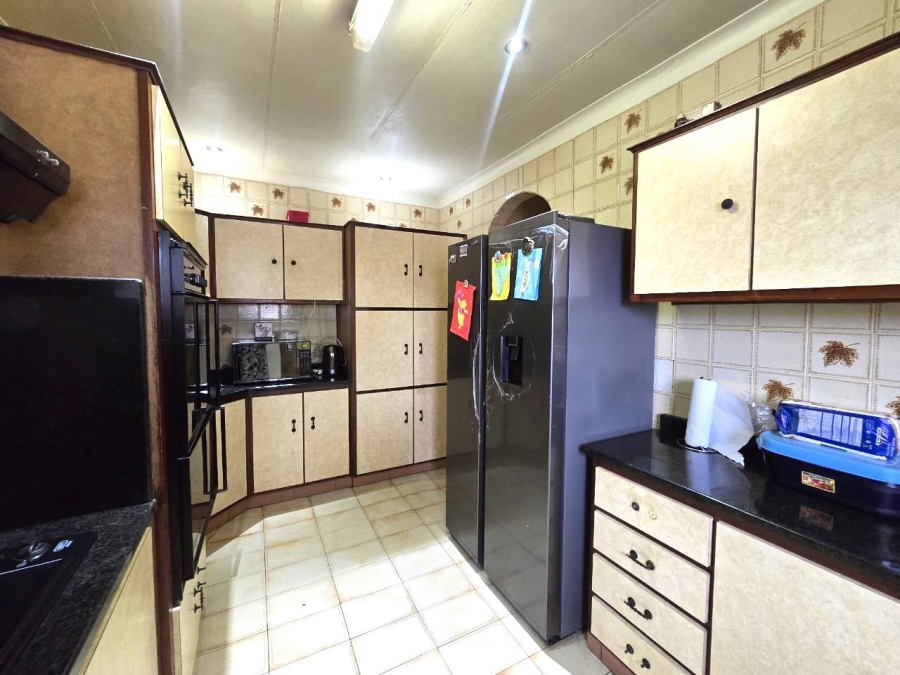 3 Bedroom Property for Sale in Northcroft KwaZulu-Natal