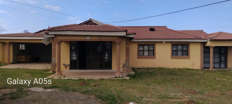 5 Bedroom Property for Sale in Danganya KwaZulu-Natal