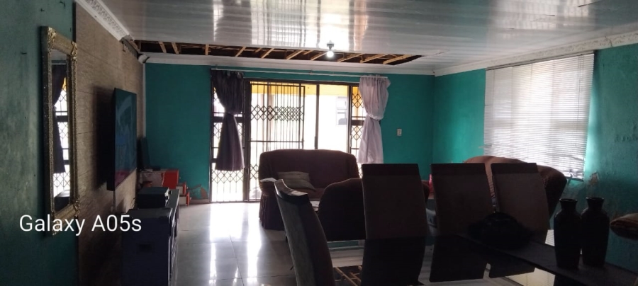 5 Bedroom Property for Sale in Danganya KwaZulu-Natal