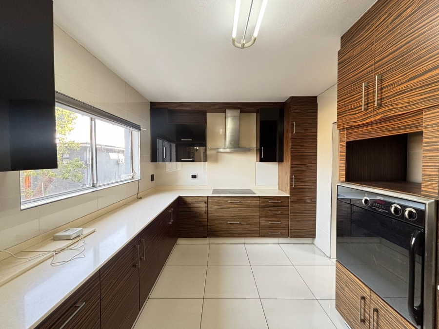4 Bedroom Property for Sale in Essenwood KwaZulu-Natal