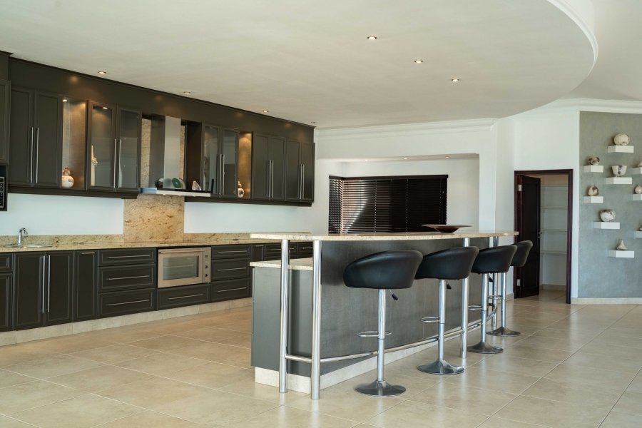 5 Bedroom Property for Sale in Kloof KwaZulu-Natal