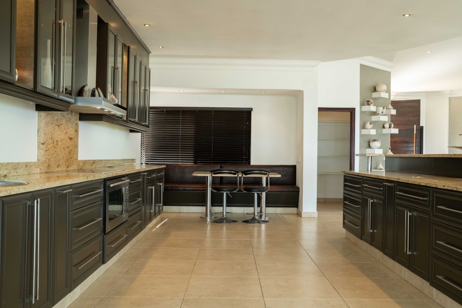 5 Bedroom Property for Sale in Kloof KwaZulu-Natal