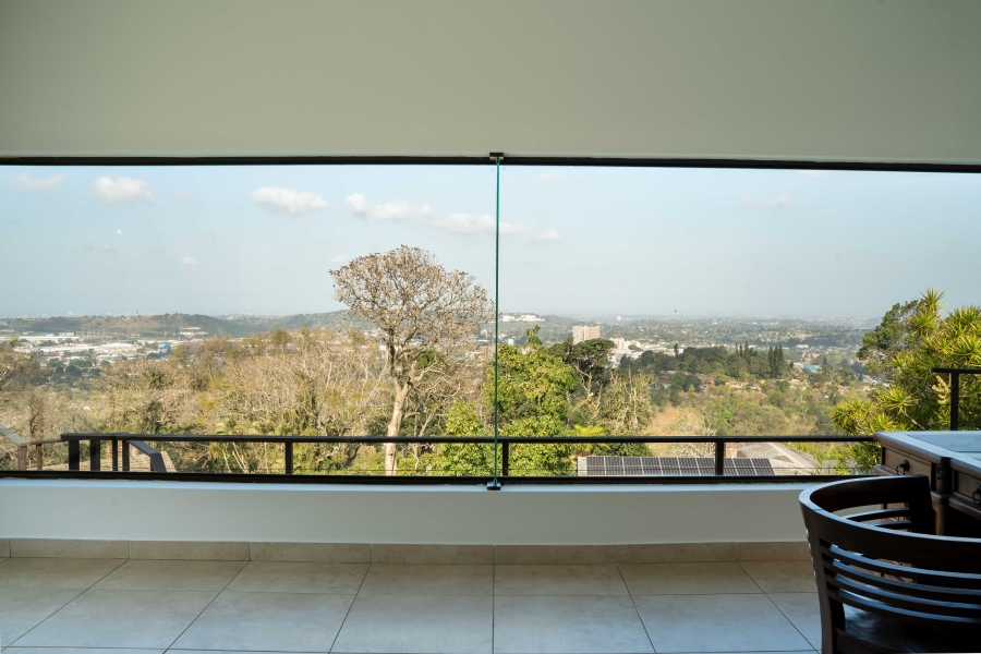 5 Bedroom Property for Sale in Kloof KwaZulu-Natal