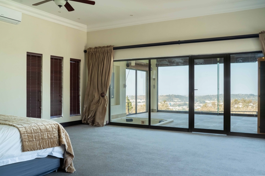 5 Bedroom Property for Sale in Kloof KwaZulu-Natal