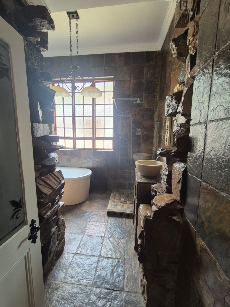 5 Bedroom Property for Sale in Chase Valley Heights KwaZulu-Natal