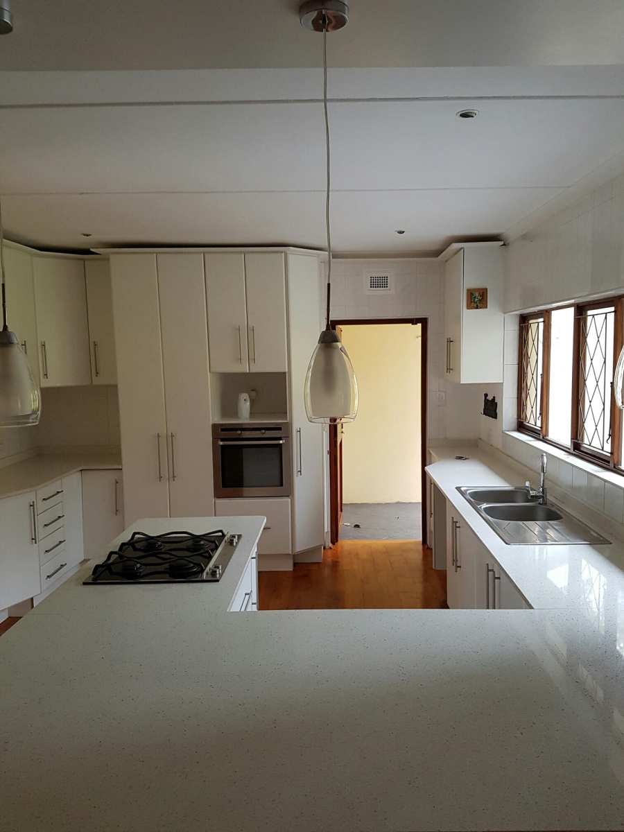 To Let 4 Bedroom Property for Rent in Kloof KwaZulu-Natal