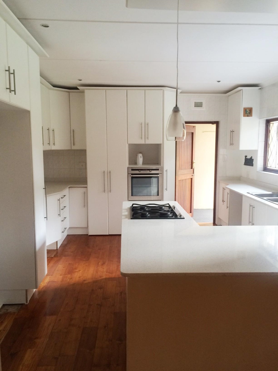 To Let 4 Bedroom Property for Rent in Kloof KwaZulu-Natal