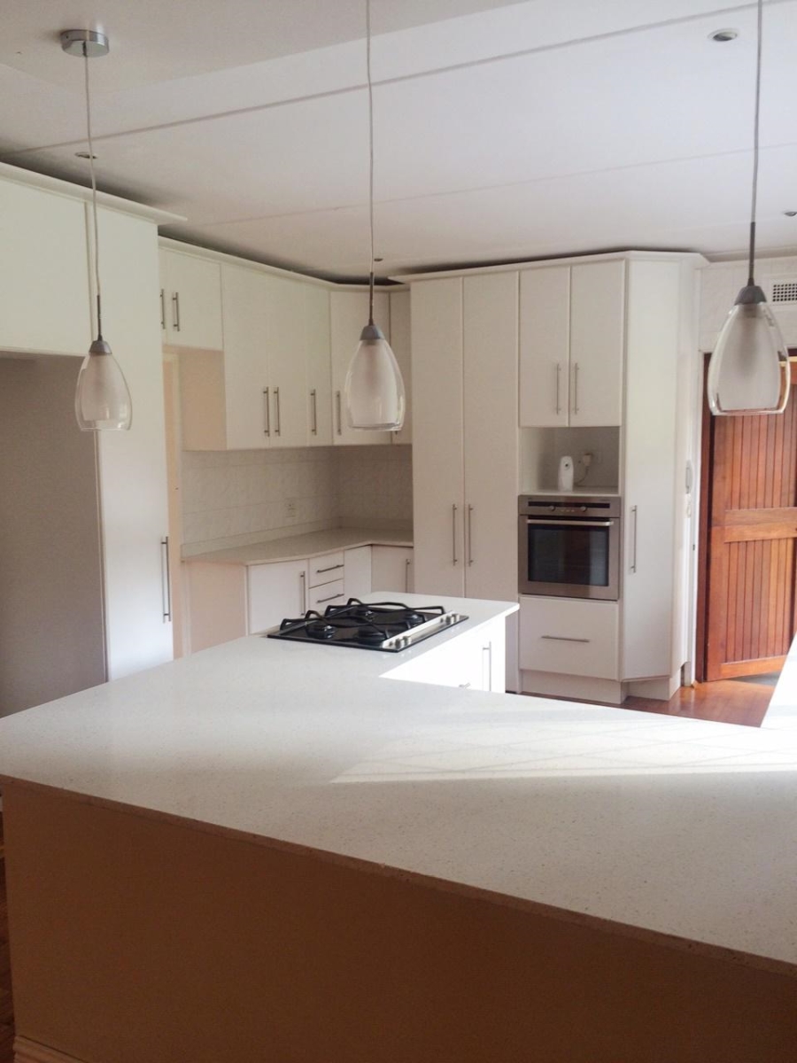 To Let 4 Bedroom Property for Rent in Kloof KwaZulu-Natal