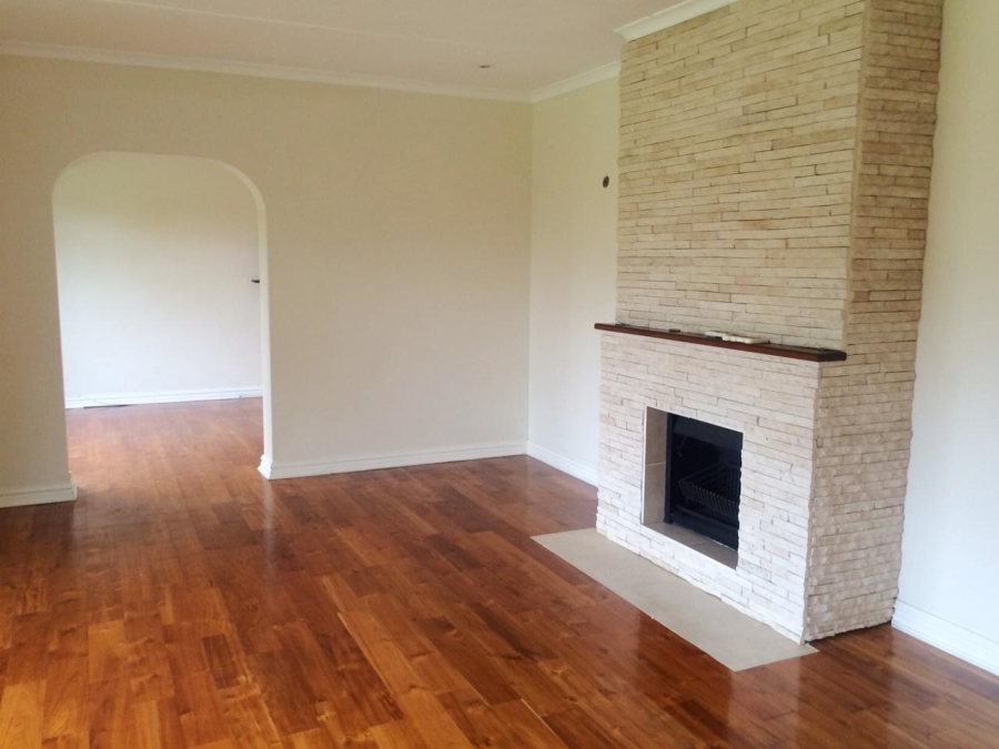 To Let 4 Bedroom Property for Rent in Kloof KwaZulu-Natal